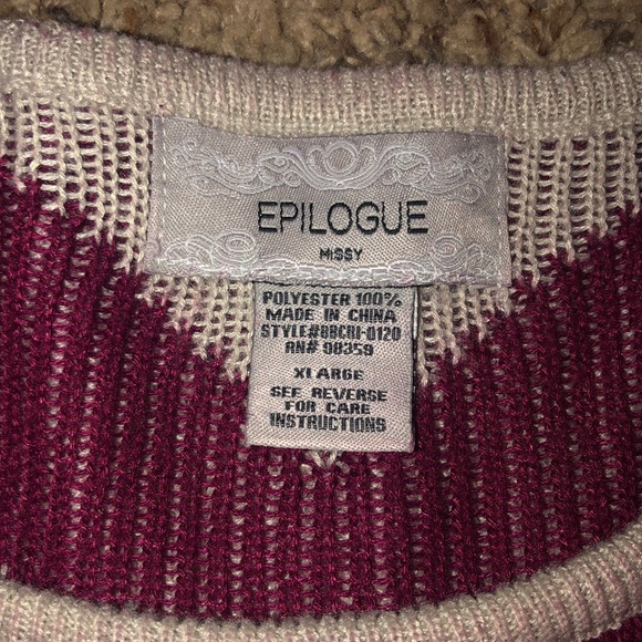 Aztec Ladies Burgundy and Cream Sweater - Picture 3 of 3